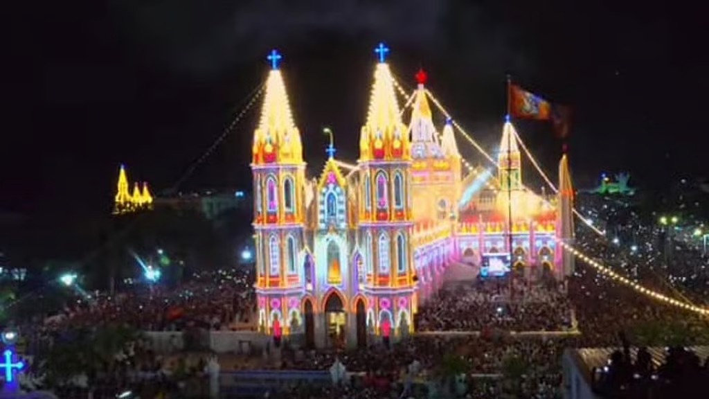 வேளாங்கண்ணி புனித ஆரோக்கிய மாதா பேராலய ஆண்டு விழா கொடியேற்றத்துடன் தொடக்கம்!