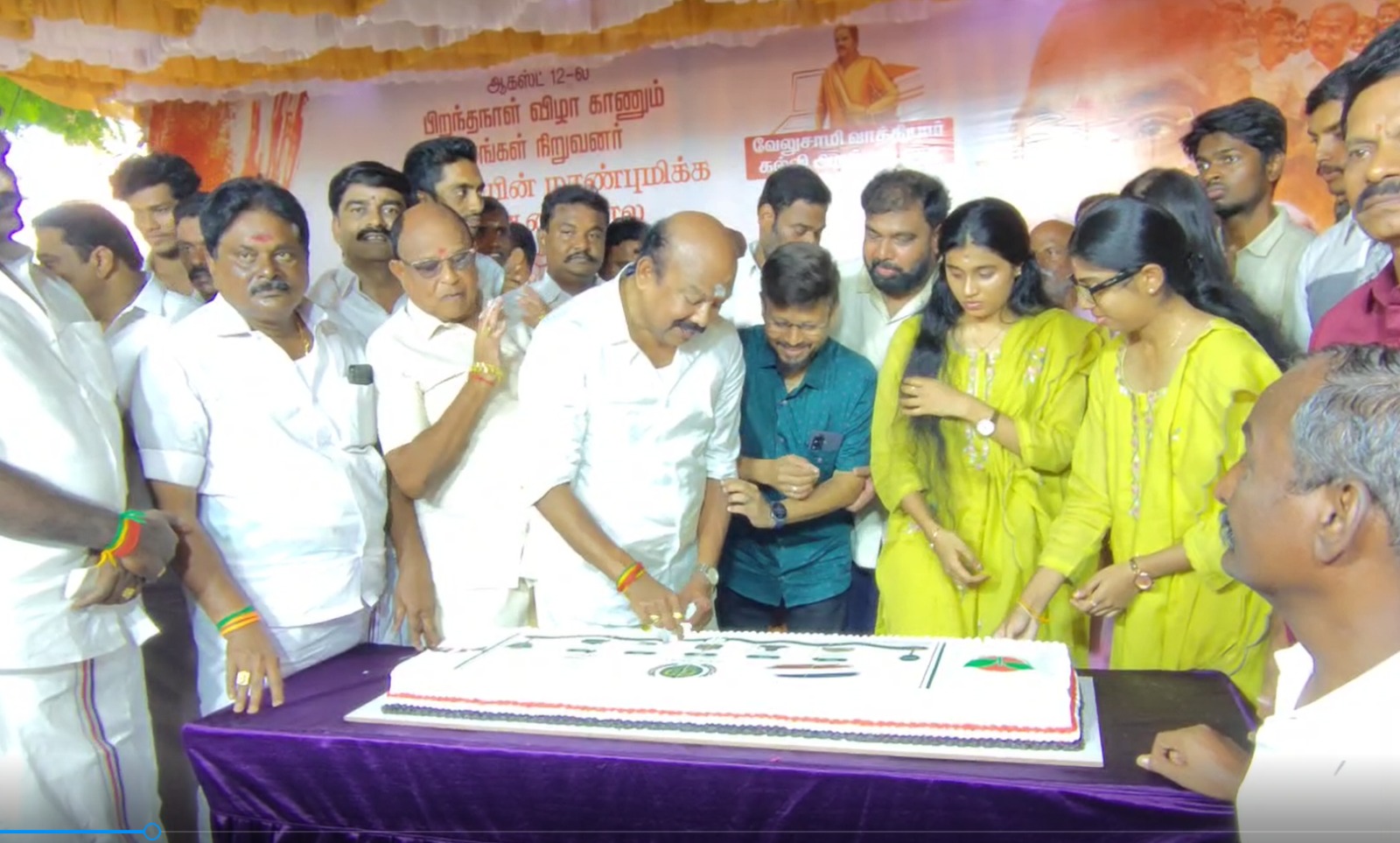 மதுரையில் கலக்கிய அதிமுக பிரமுகர் பிறந்தநாள்: ரூ.20 லட்சம் கார் பரிசு, மெகா பிரியாணி விருந்து!