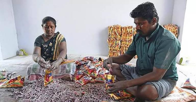 100-க்கும் மேற்பட்ட பட்டாசு ஆலைகள் திறக்க அனுமதி: முதல்வருக்கு உற்பத்தியாளர்கள் நன்றி!