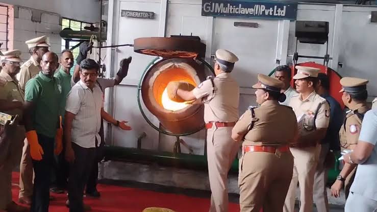 சிங்கப்பெருமாள் கோயிலில் 6646 கிலோ கஞ்சா எரிப்பு: முதல்வர் காணொளியில் ஆய்வு!