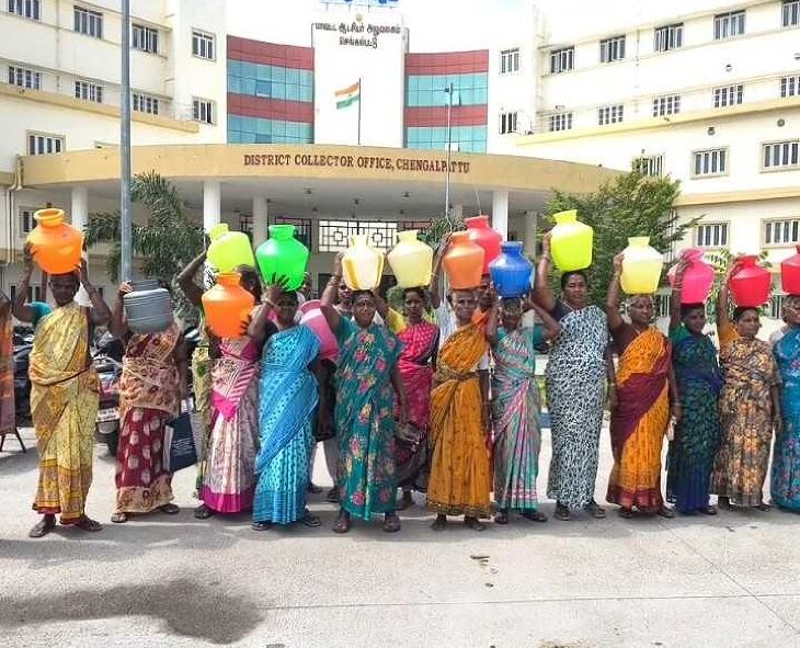 கலெக்டர் அலுவலகத்தில் காலி குடங்களுடன் போராட்டம்… குடிநீர் வழங்க கோரிக்கை