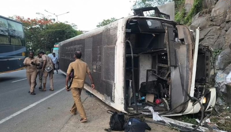 ஜிஎஸ்டி சாலையில் அரசு விரைவுப் பேருந்து கவிழ்ந்து விபத்து: உயிர் தப்பிய 25 பயணிகள்!