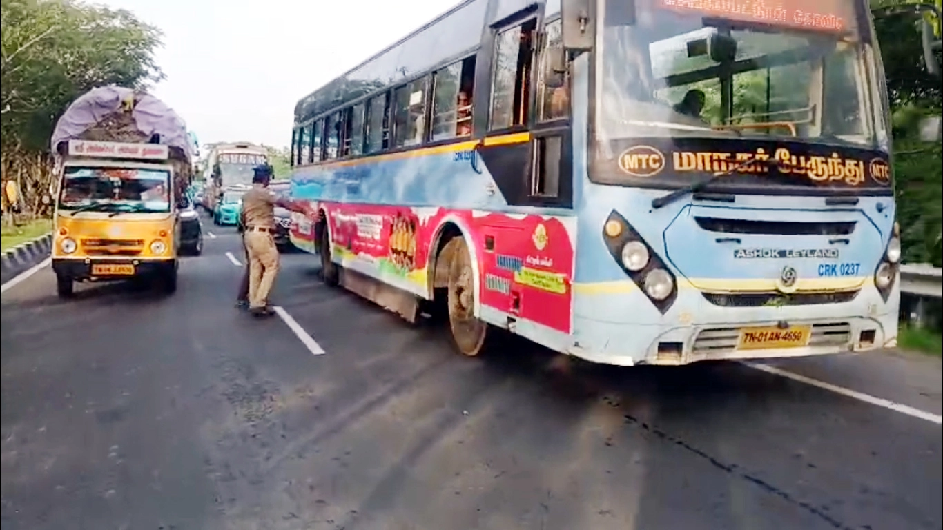 செங்கல்பட்டு புறவழிச்சாலையில் ஸ்தம்பித்த போக்குவரத்து – காரணம் இதுதான்!