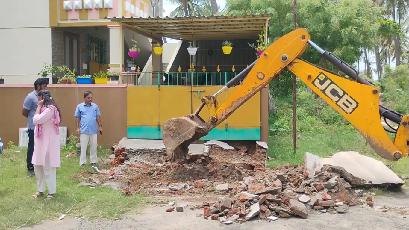 திமாவரத்தில் ஆக்கிரமிப்பு ராம்ப்கள் அதிரடி அகற்றம் – அதிகாரிகள் நடவடிக்கை