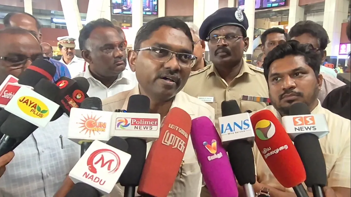 கிளாம்பாக்கத்தில் திடீர் ஆய்வு – 2,300 சிறப்புப் பேருந்துகள் இயக்கம்