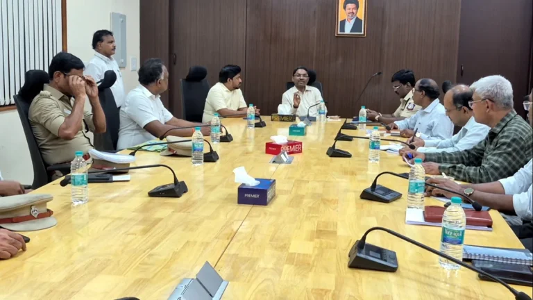 ஆம்னி பேருந்து கட்டணக் கொள்ளை - போக்குவரத்துத்துறை செயலாளர் பேச்சால் சர்ச்சை