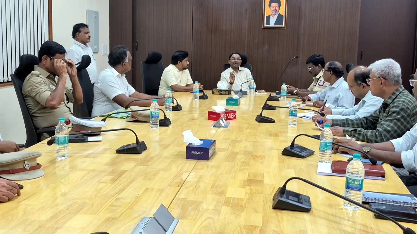 ஆம்னி பேருந்து கட்டணக் கொள்ளை – போக்குவரத்துத்துறை செயலாளர் பேச்சால் சர்ச்சை