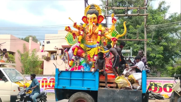 செங்கல்பட்டில் 40 விநாயகர் சிலைகள் ஊர்வலம் - மகாபலிபுரம் கடற்கரையில் கரைப்பு