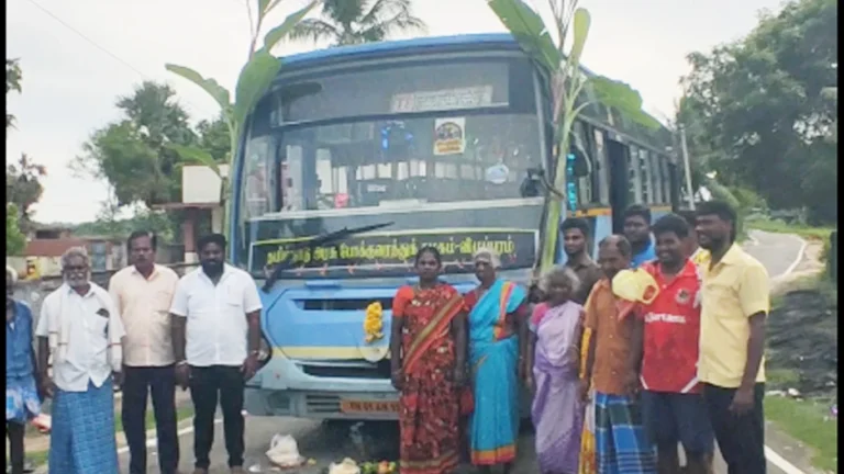வீட்டில் ஒருவராக மாறிய அரசுப் பேருந்து! - கவனிப்பாக்கம் மக்களின் நெகிழ வைக்கும் கொண்டாட்டம்