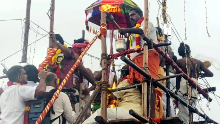 கொட்டும் மழையிலும் பக்தர்கள் வெள்ளம்! - புதுப்பாக்கம் அகத்தீஸ்வரர் கோயிலில் மகா கும்பாபிஷேகம்