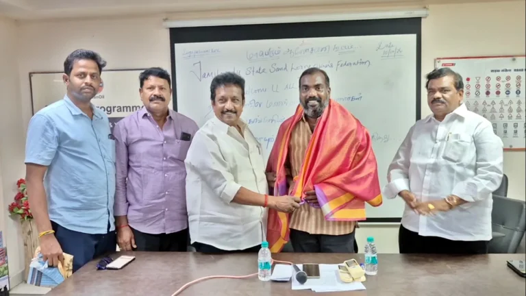 மணல் குவாரிகளை திறக்க வேண்டும்! - திருச்சியில் 1,000 பேர் முற்றுகைப் போராட்டம் நடத்த திட்டம்
