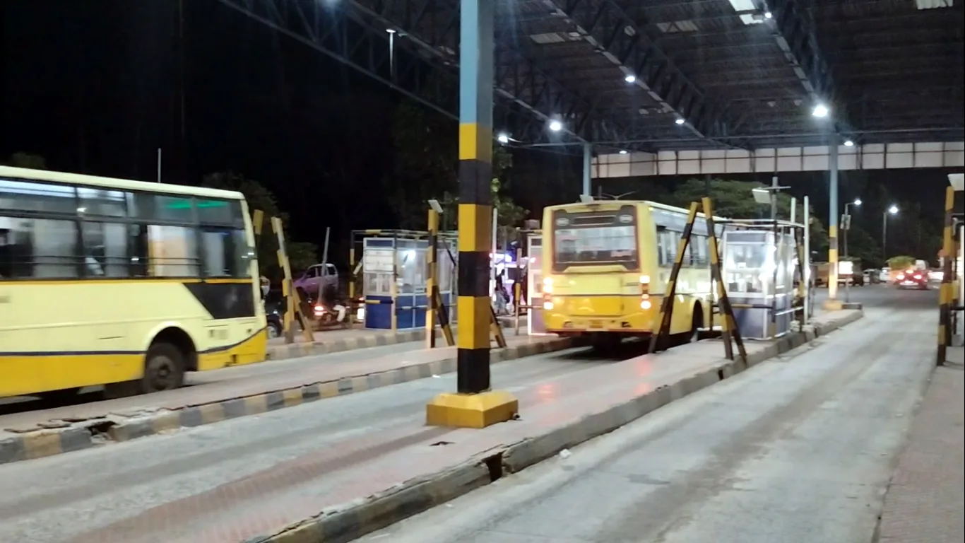பரனூர் சுங்கச்சாவடி வசூல் மையம் நிறைவு – இனி வாகனங்கள் நிற்காமல் செல்லலாம்