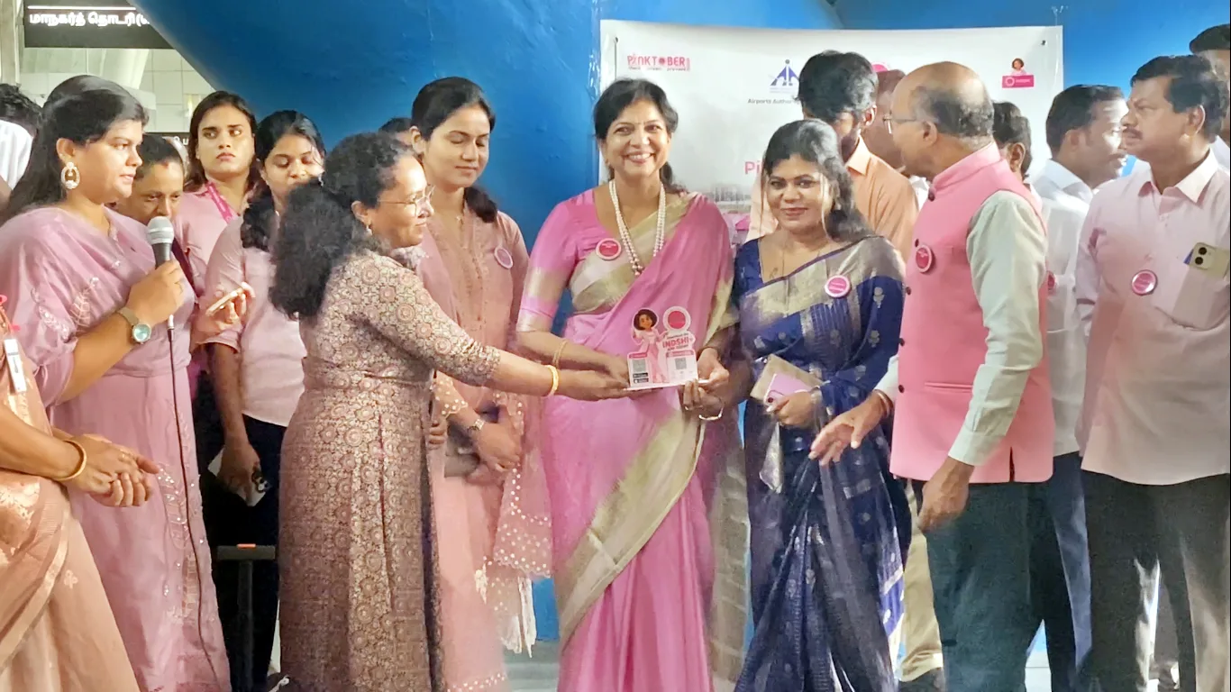 பிங்க் குடையுடன் விழிப்புணர்வு நடை! – மார்பகப் புற்றுநோய் குறித்து சௌமியா அன்புமணி பேச்சு