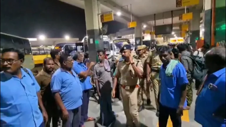 விடுமுறை கூட்டம் அலைமோதல்! - கிளாம்பாக்கம் பேருந்து நிலையத்தில் திடீர் ஆய்வு