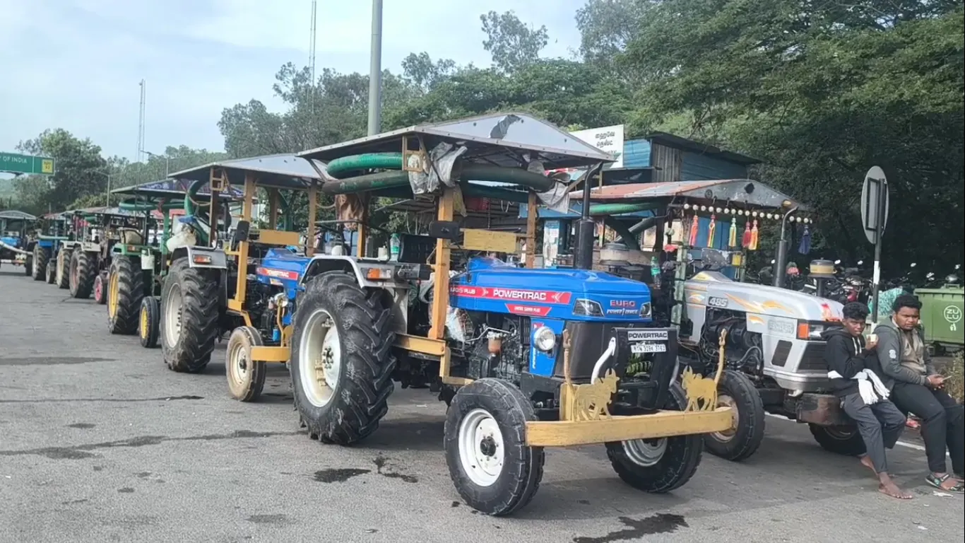 சென்னையை நோக்கி 1000 டிராக்டர்கள்! – மழை வெள்ளத்தை சமாளிக்க அதிரடி ஏற்பாடு